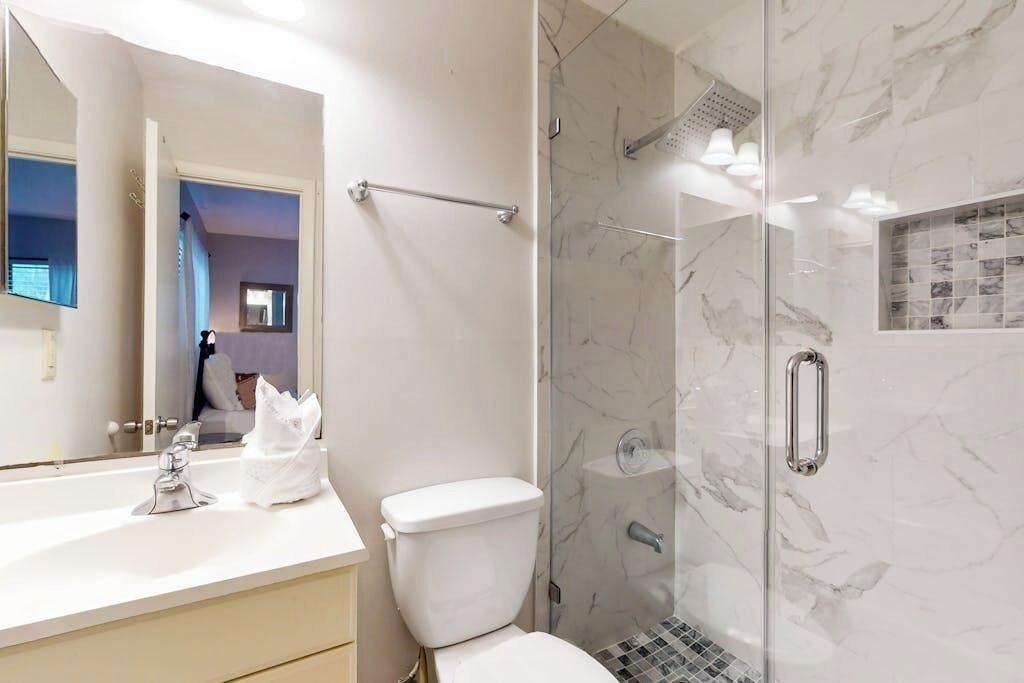 Photo of Bathroom in Folly Field