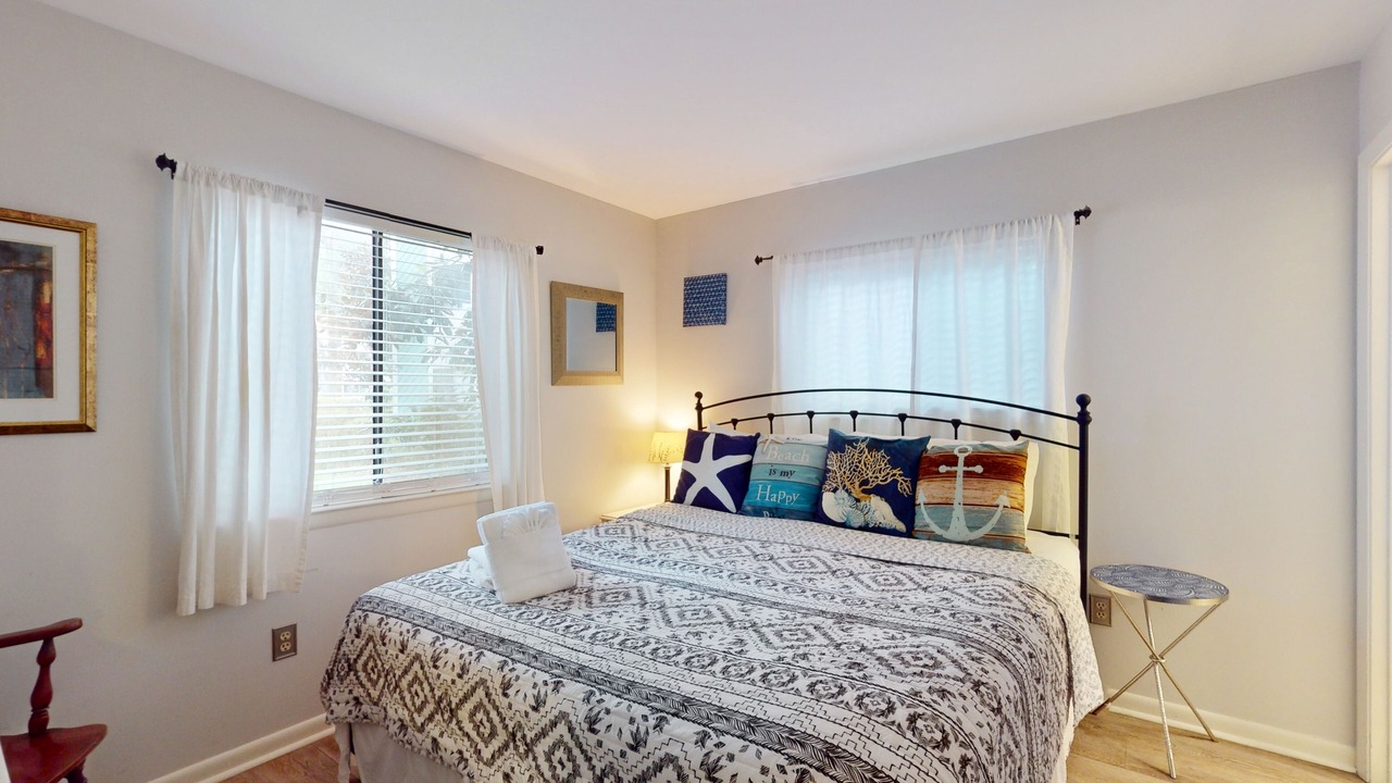 Photo of Bedroom in Folly Field
