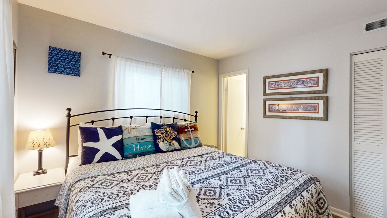 Photo of Bedroom in Folly Field