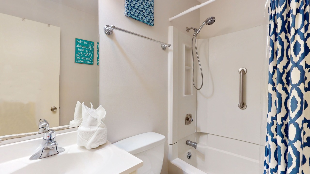 Photo of Bathroom in Folly Field