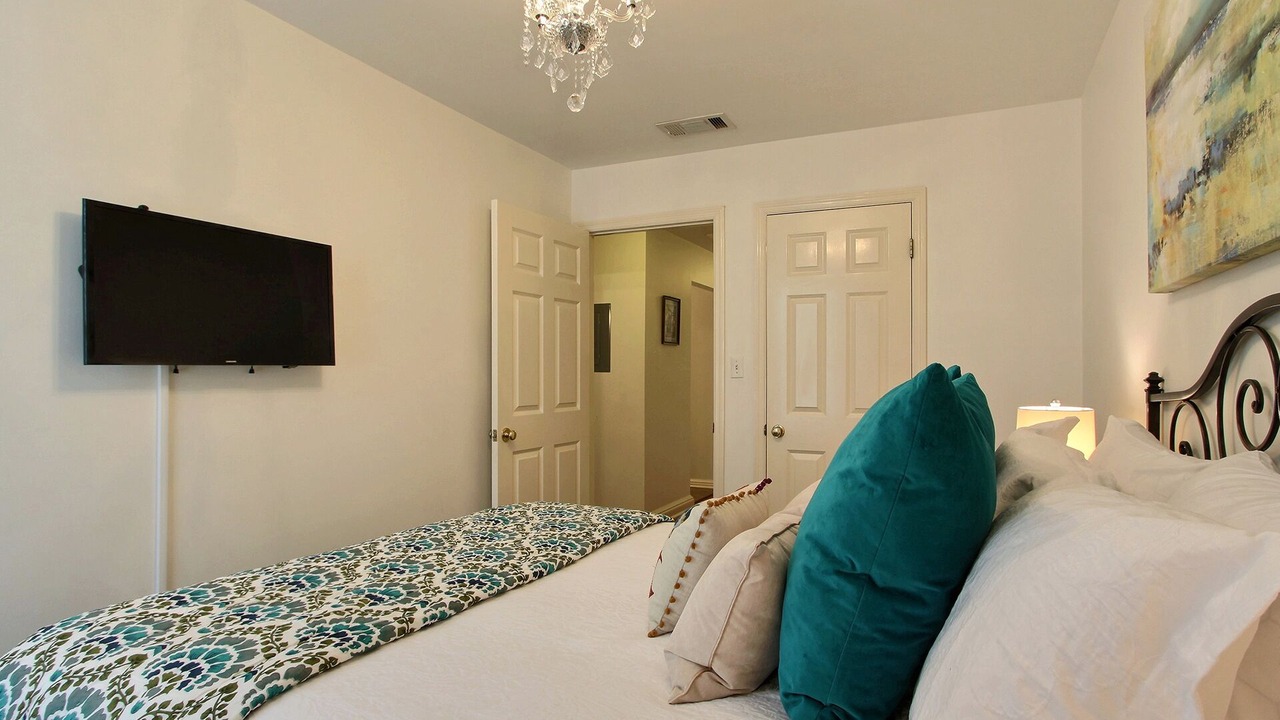 Photo of Bedroom in Metropolitan