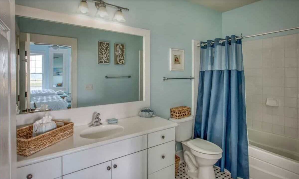 Photo of Bathroom in Melrose on the Beach
