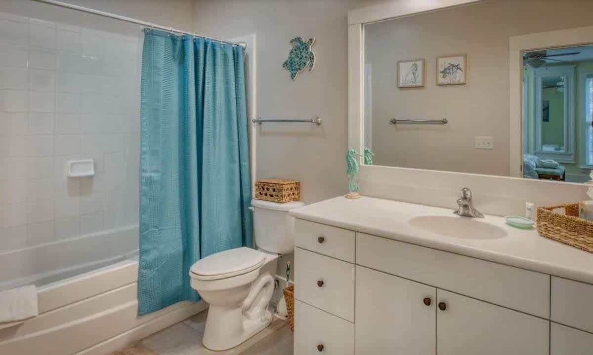 Photo of Bathroom in Melrose on the Beach
