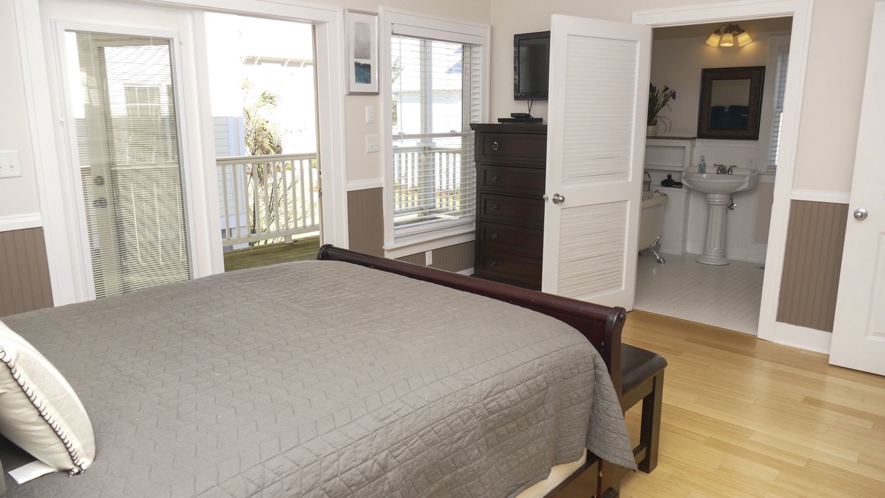 Photo of Bedroom in Tybee Island