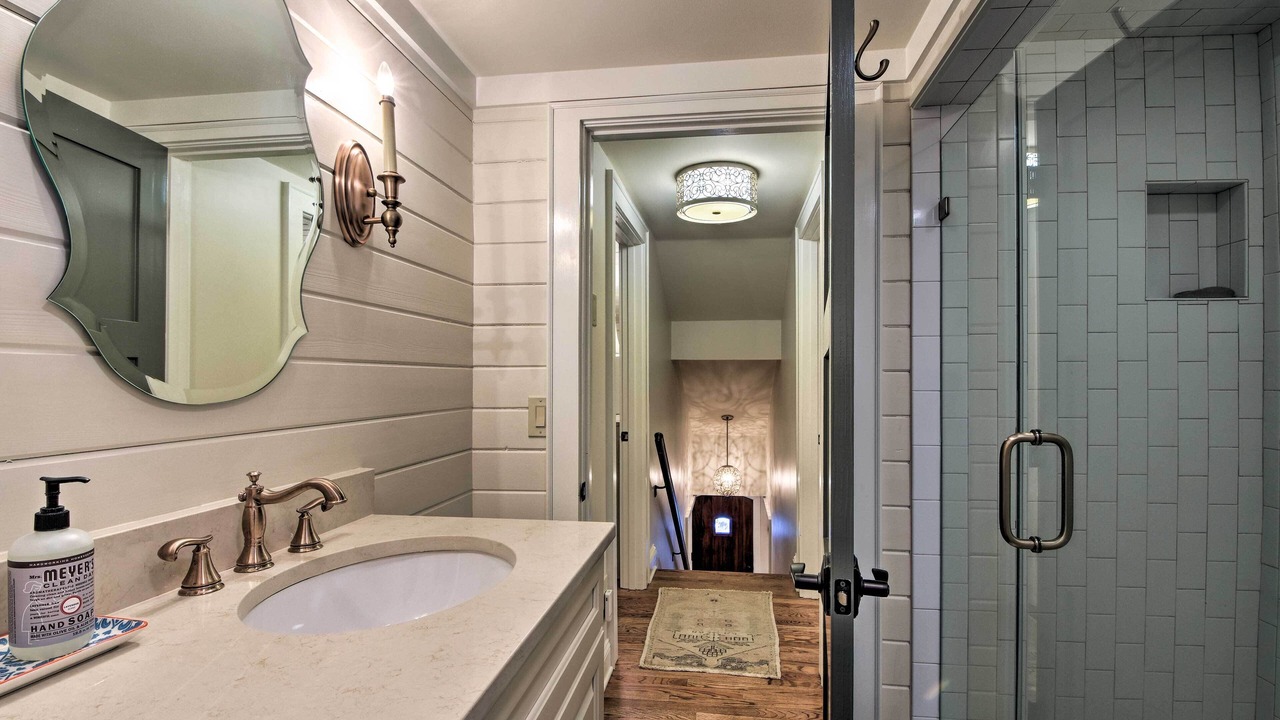 Photo of Bathroom in Mirror Lake