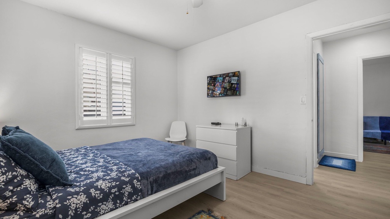 Photo of Bedroom in Hollywood Lakes