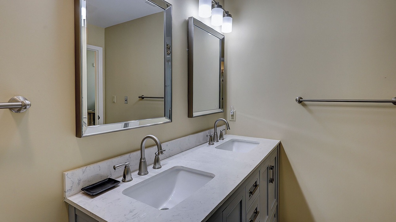 Photo of Bathroom in Shipyard Plantation