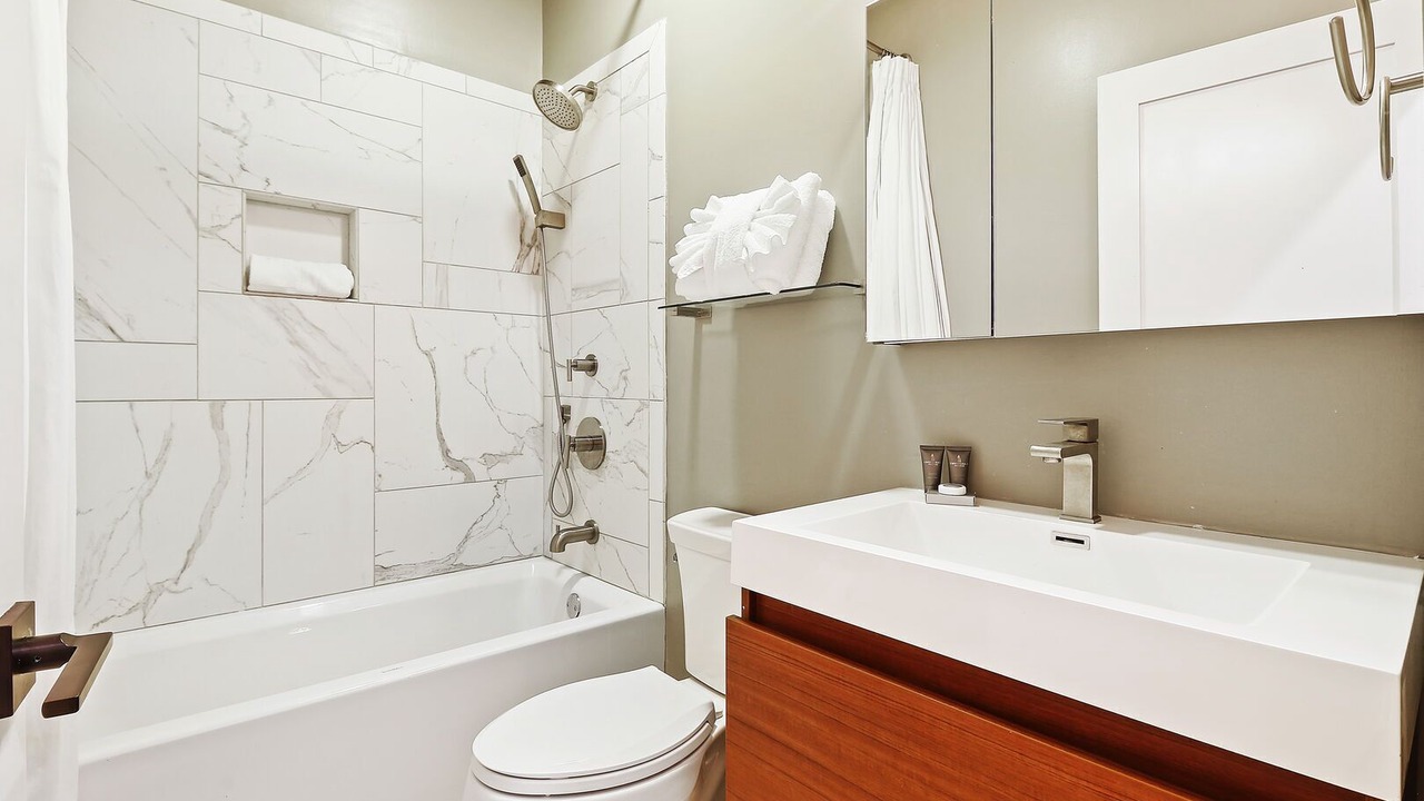 Photo of Bathroom in Vanderhorst Plantation