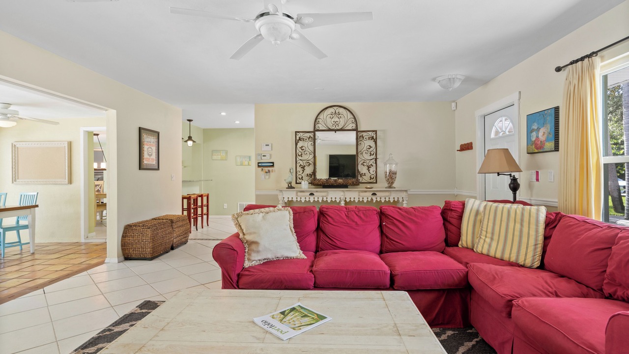 Photo of Livingroom in Central Beach