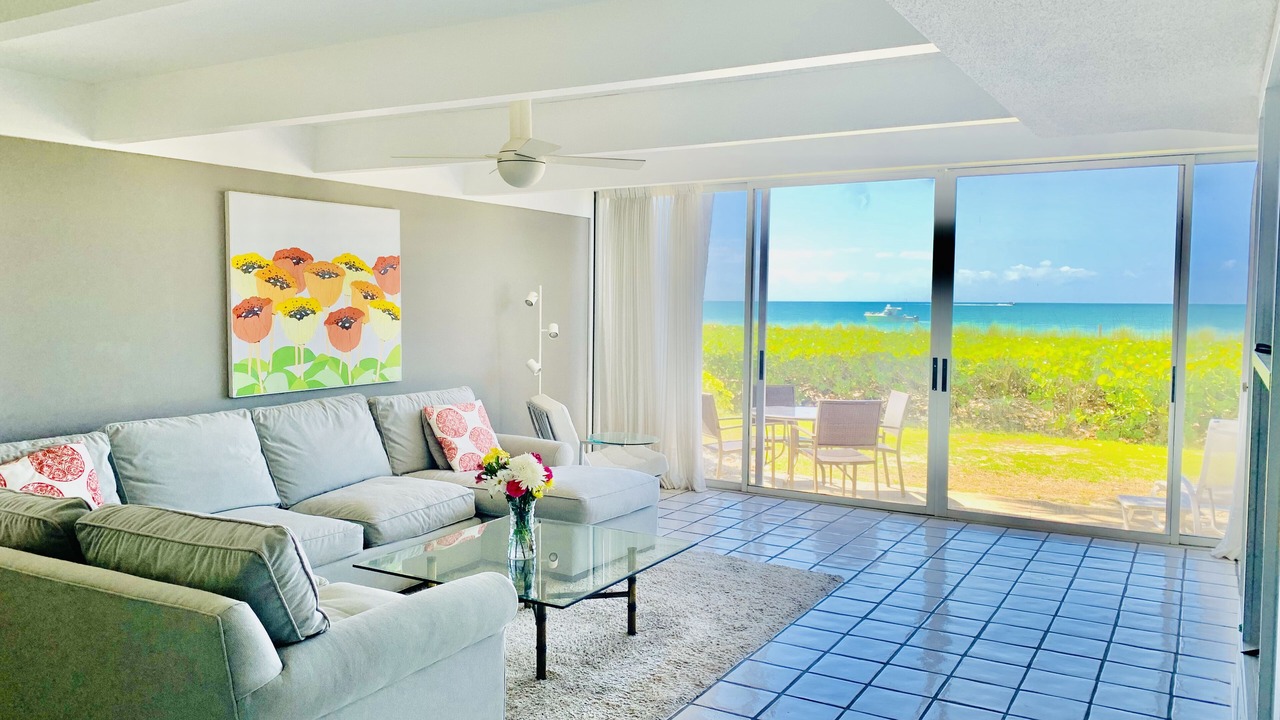 Photo of Livingroom in Whitney Beach