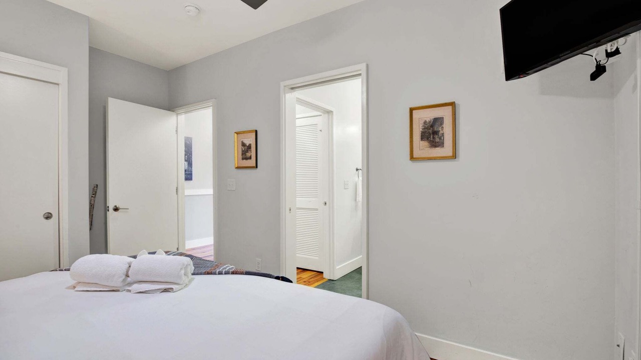 Photo of Bedroom in Historic District - North