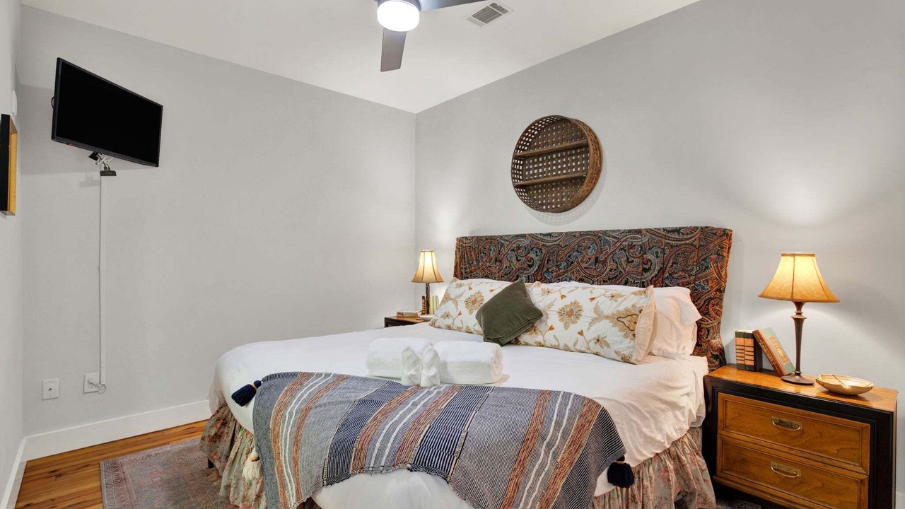 Photo of Bedroom in Historic District - North