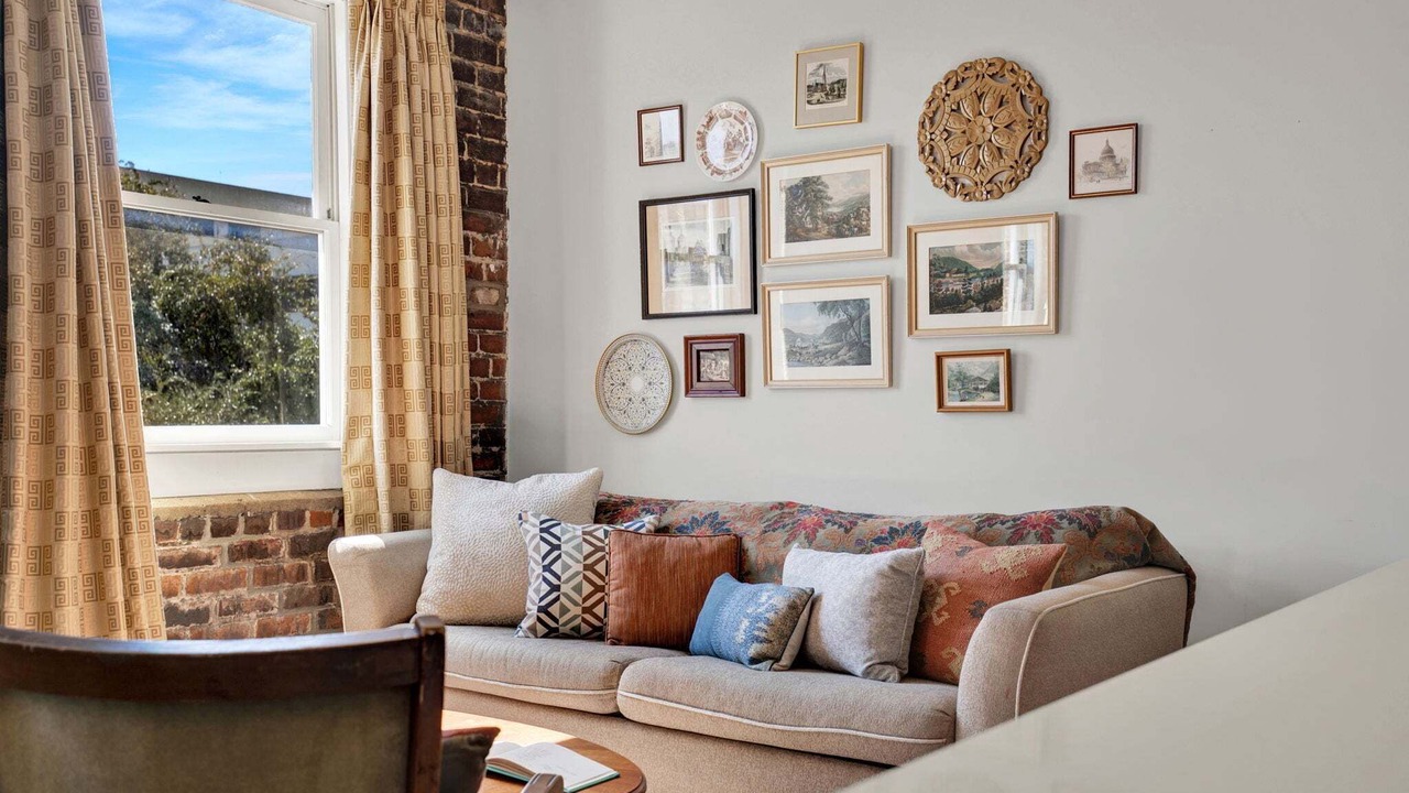 Photo of Livingroom in Historic District - North