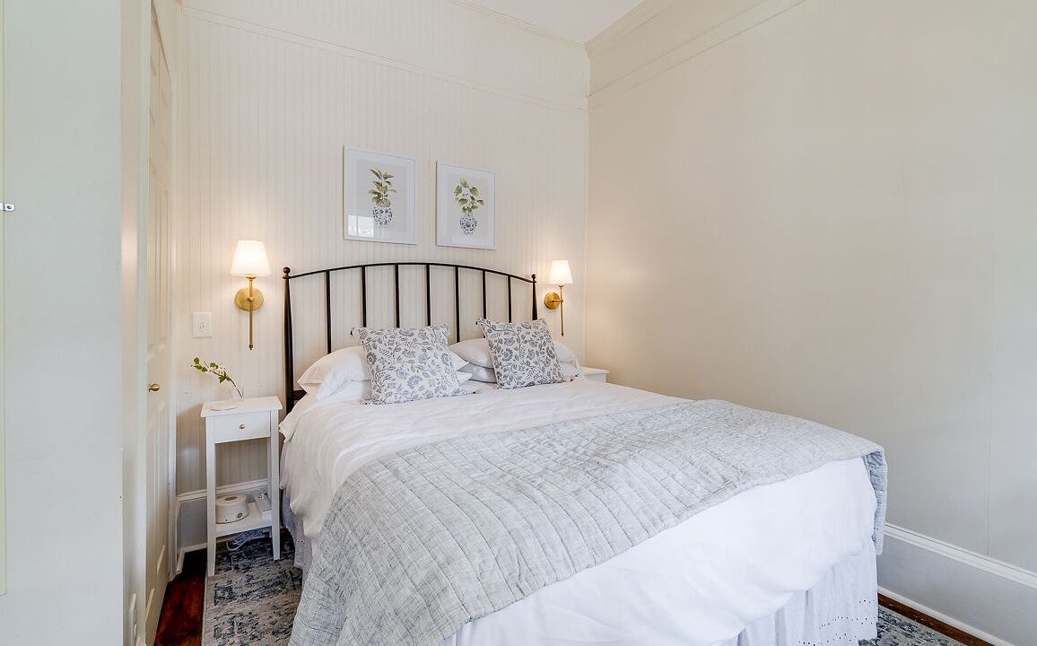 Photo of Bedroom in Savannah Victorian District