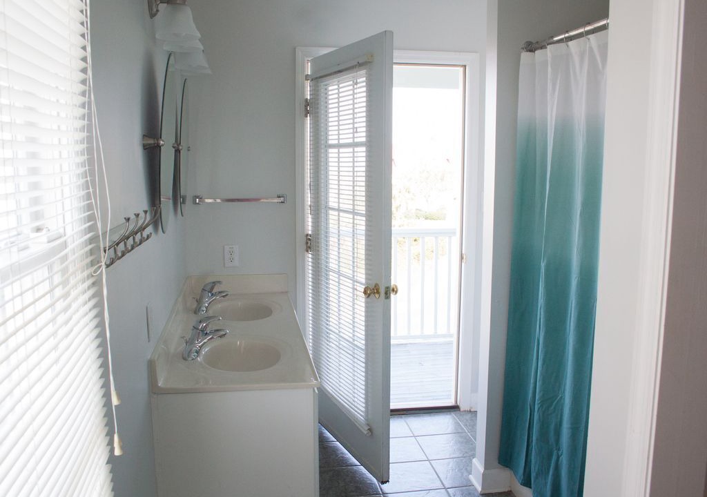 Photo of Bathroom in Beachwalk