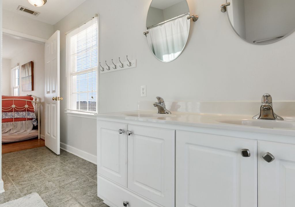 Photo of Bathroom in Beachwalk