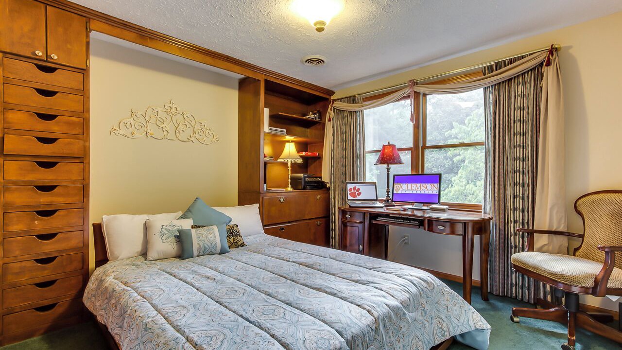 Photo of Bedroom in Seneca