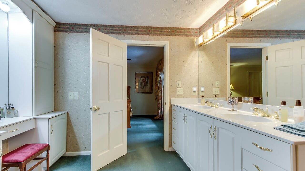 Photo of Bathroom in Seneca