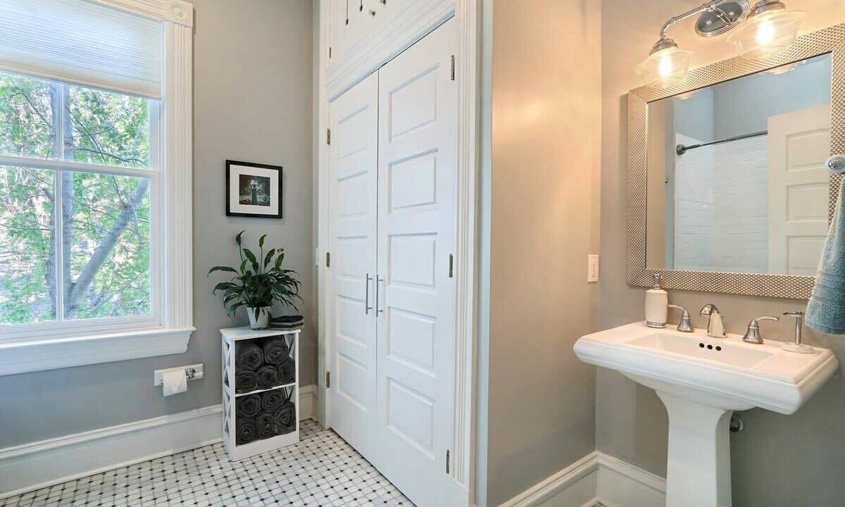 Photo of Bathroom in Savannah Victorian District