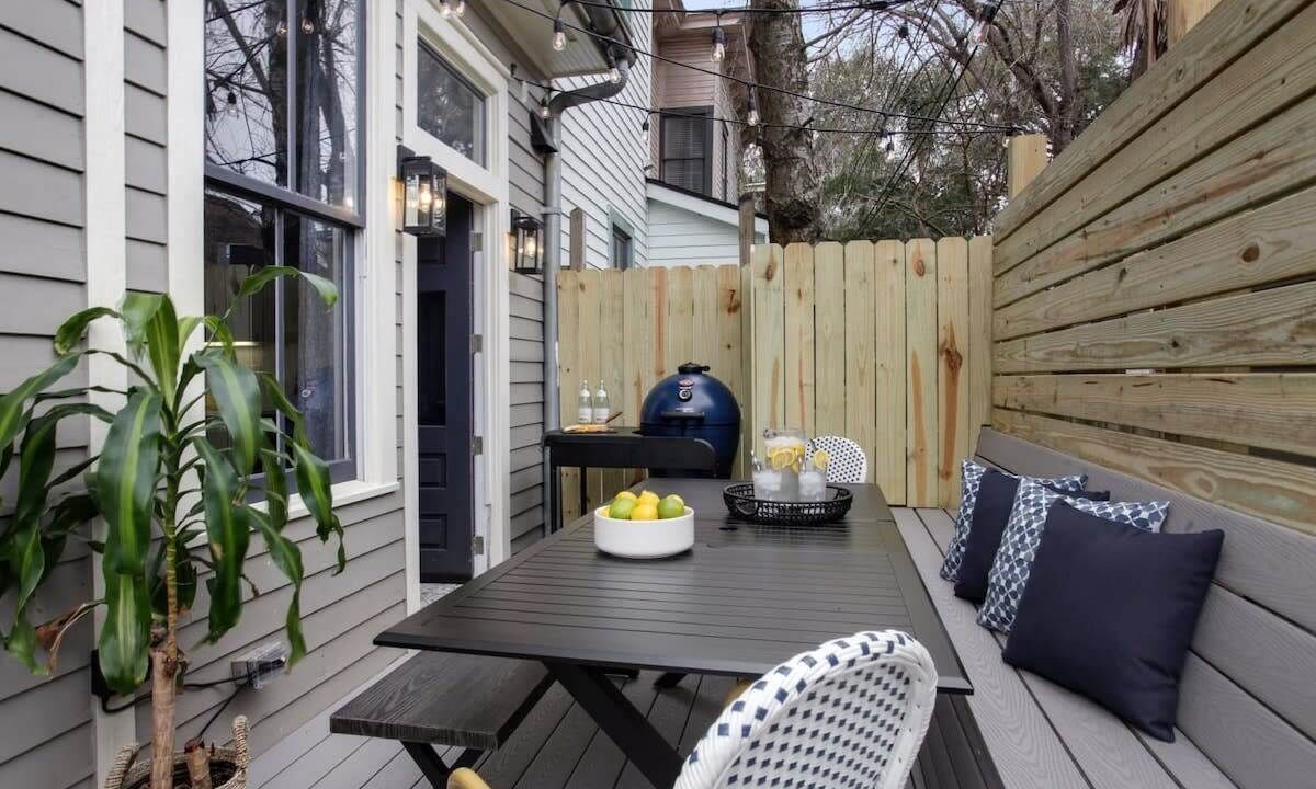 Photo of Outdoor in Savannah Victorian District