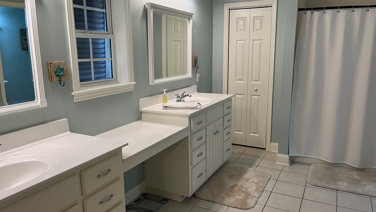 Photo of Bathroom in Oceanmarsh Subdivision