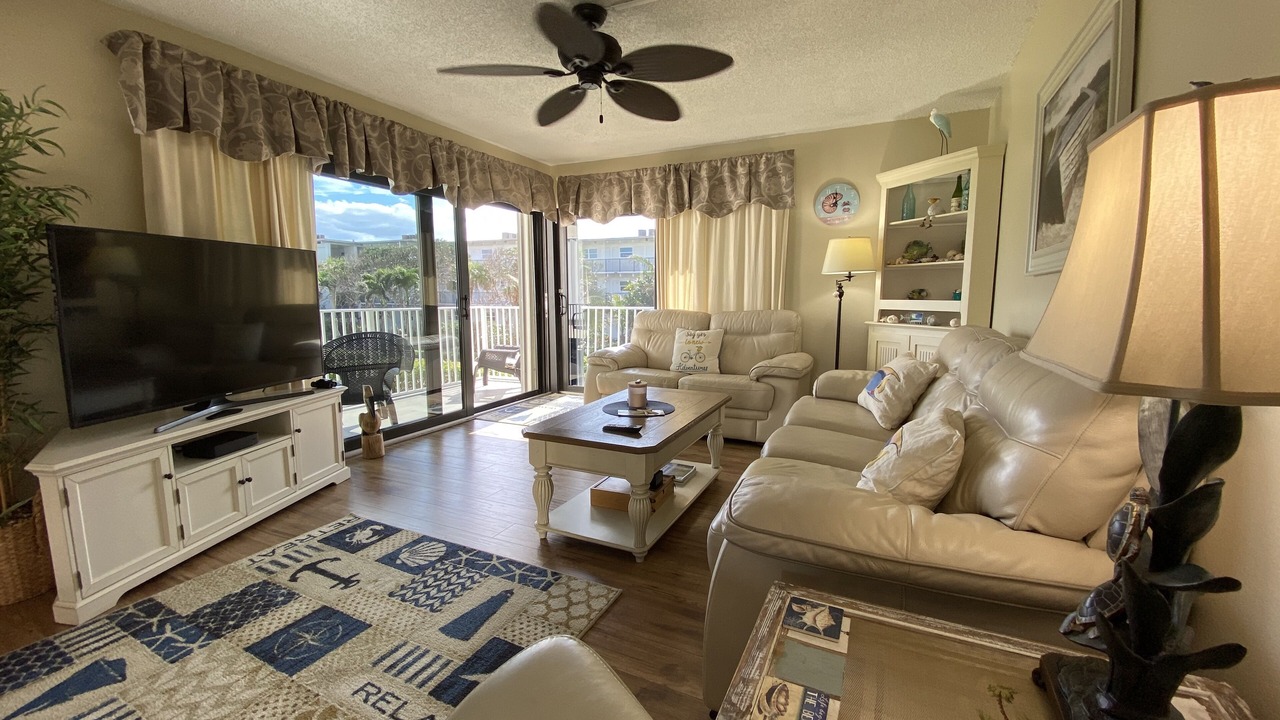 Photo of Livingroom in Central Beach
