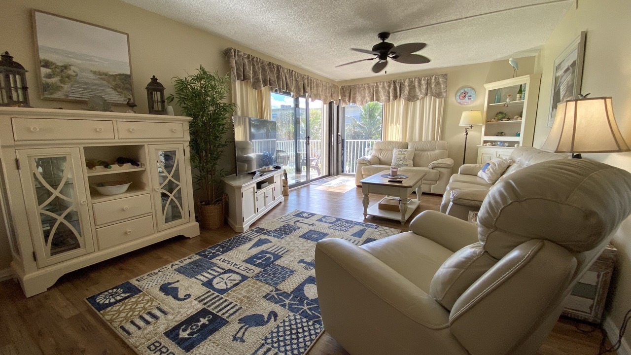 Photo of Livingroom in Central Beach