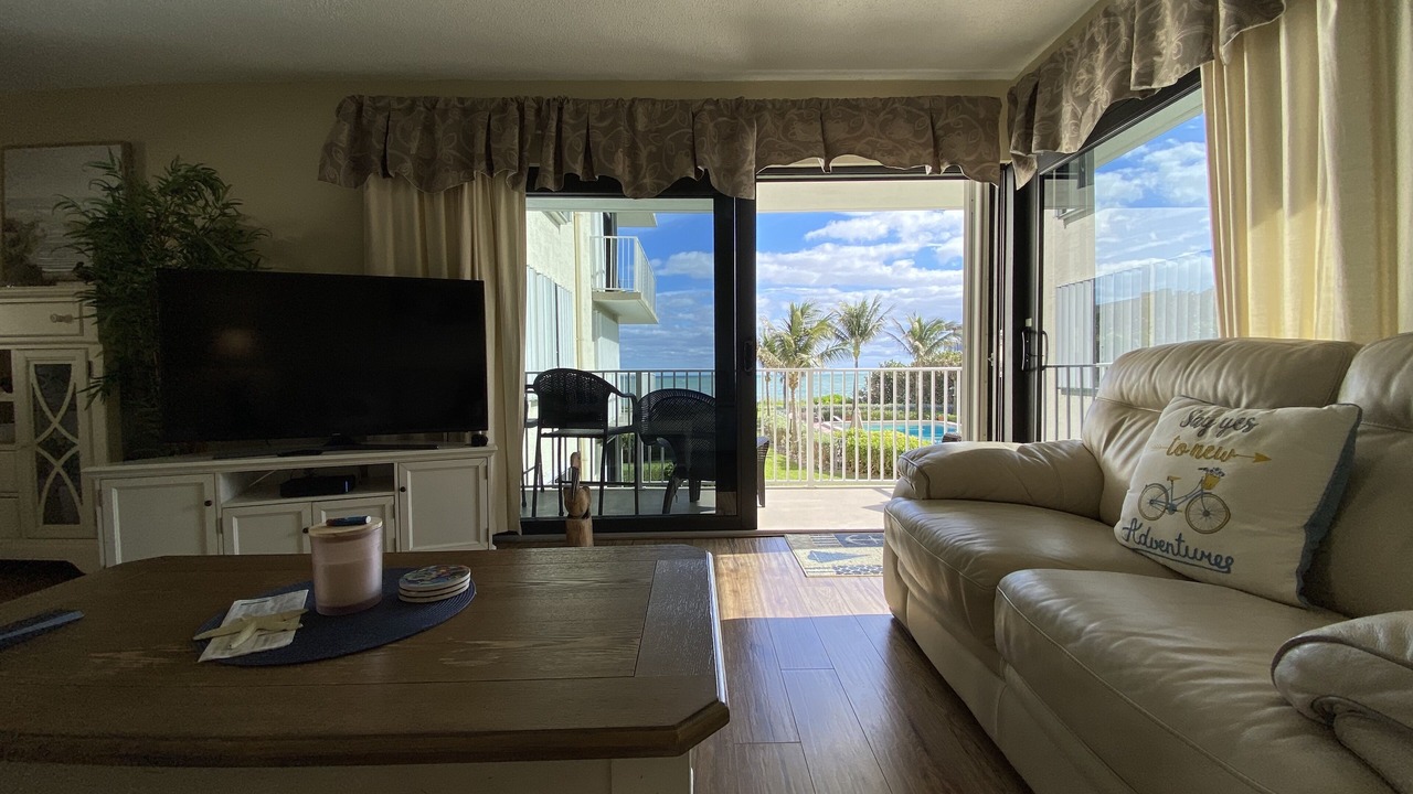 Photo of Livingroom in Central Beach