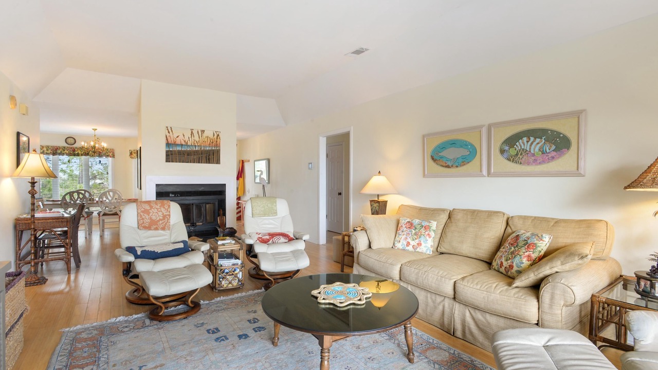 Photo of Livingroom in Oceanmarsh Subdivision