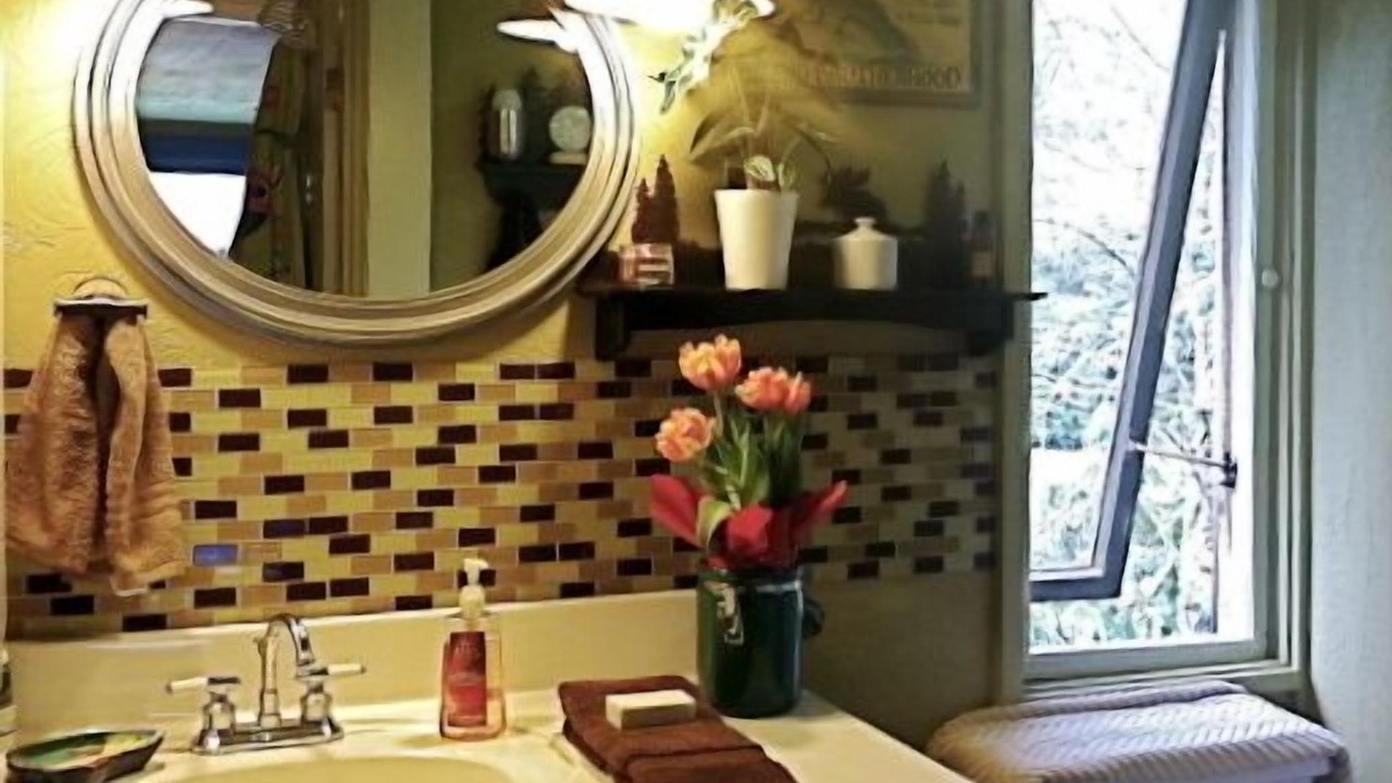 Photo of Bathroom in Glenville