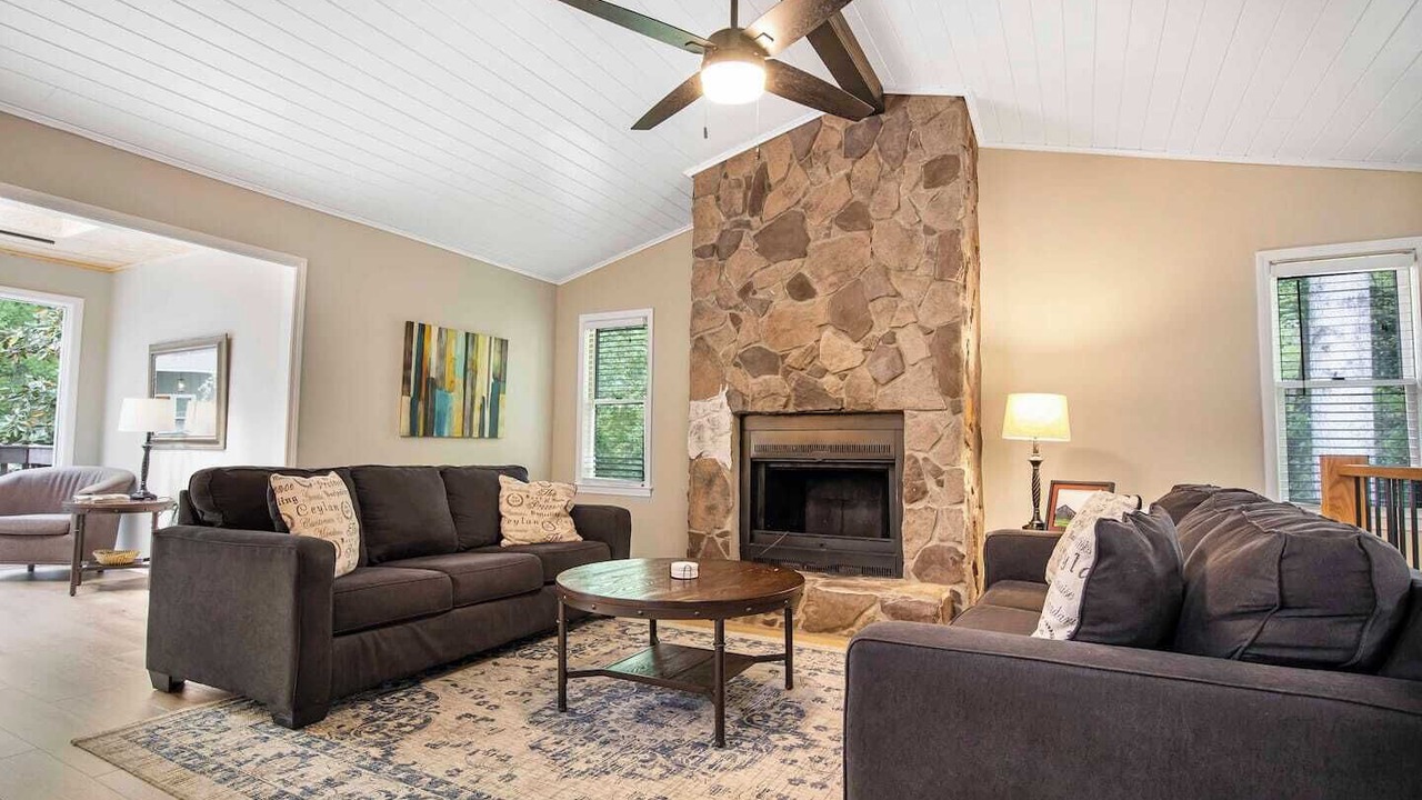 Photo of Livingroom in Clemson