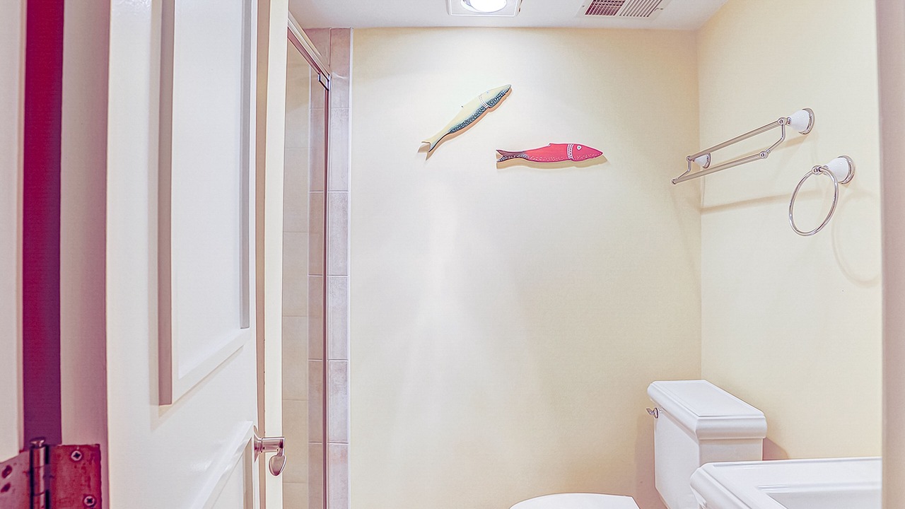 Photo of Bathroom in Night Heron