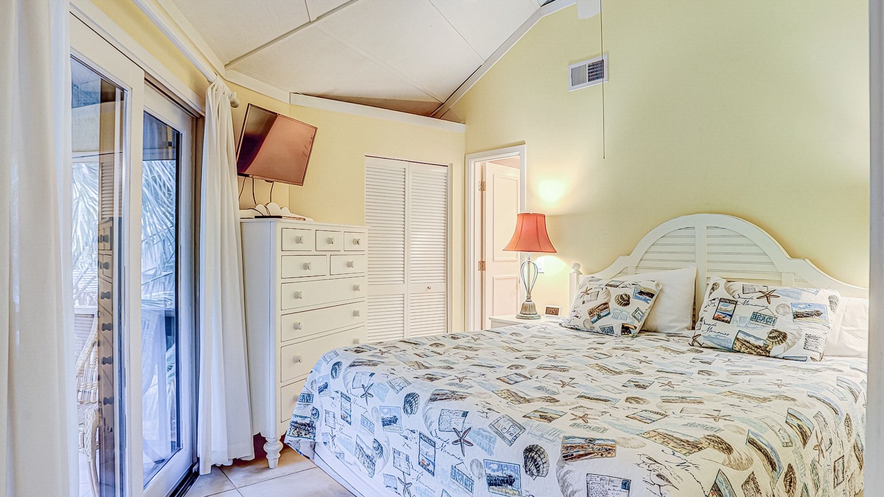 Photo of Bedroom in Night Heron