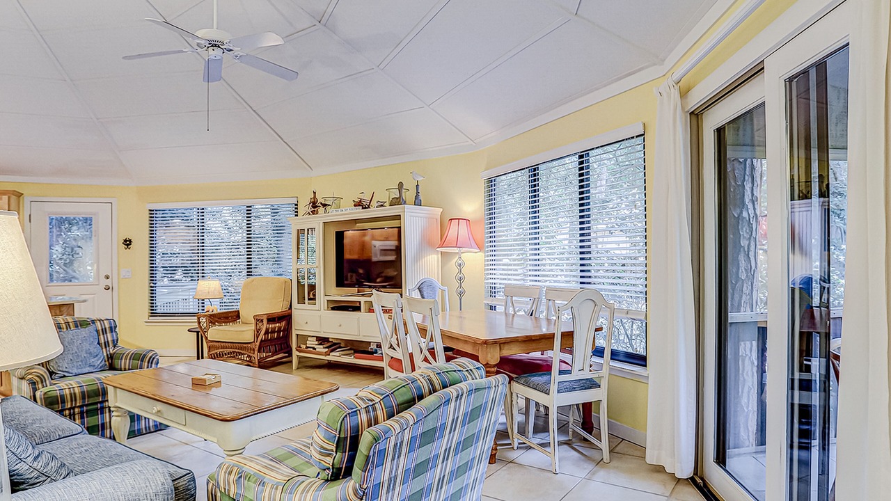 Photo of Livingroom in Night Heron