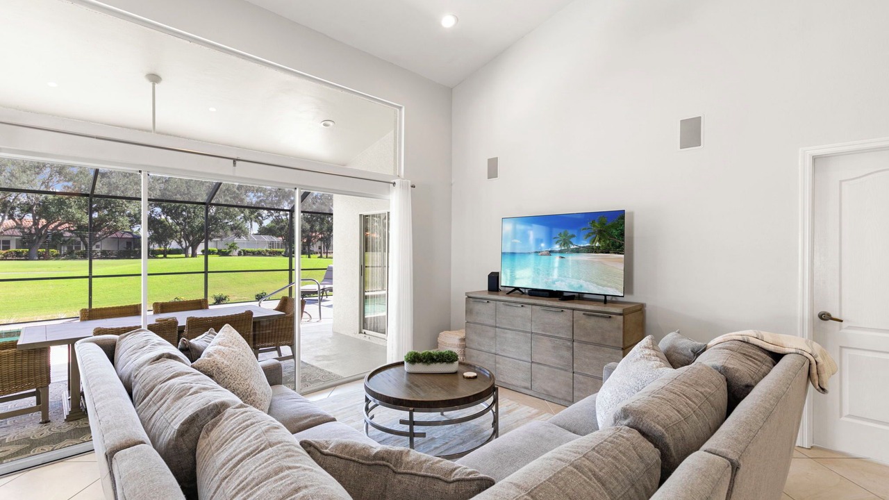 Photo of Livingroom in Falcons Glen
