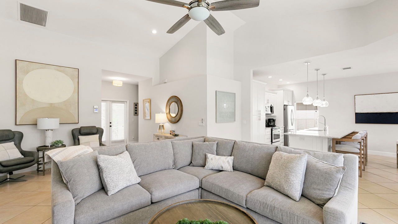 Photo of Livingroom in Falcons Glen