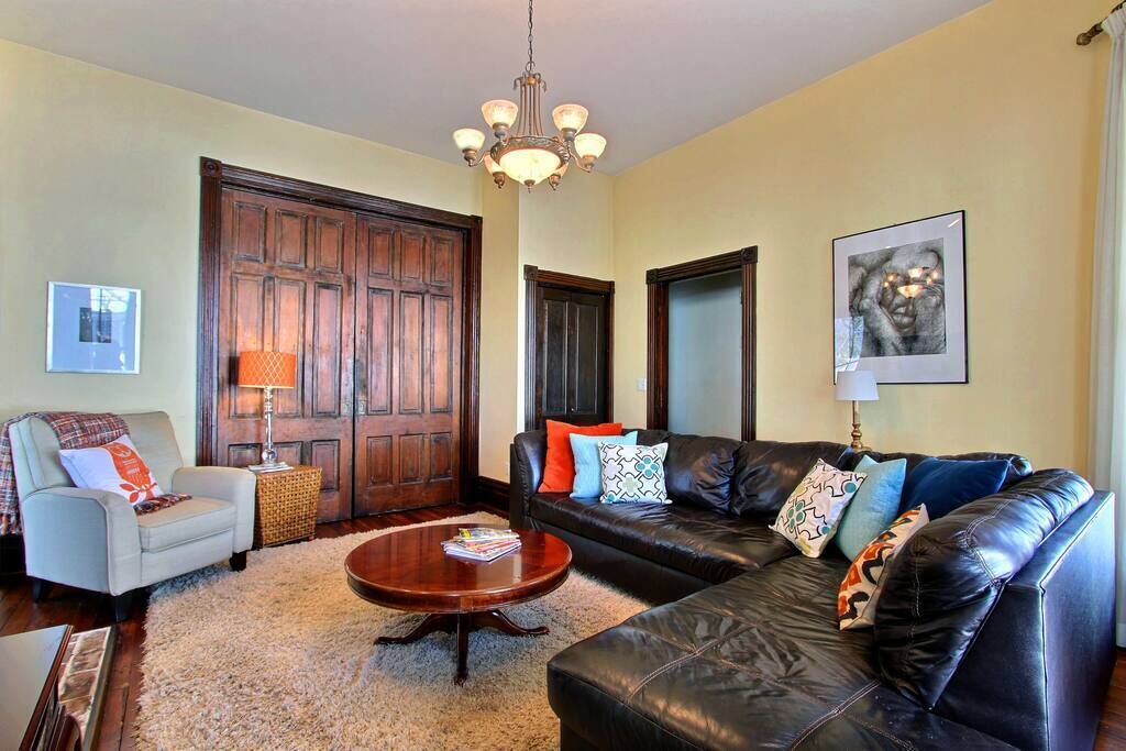 Photo of Livingroom in Savannah Victorian District