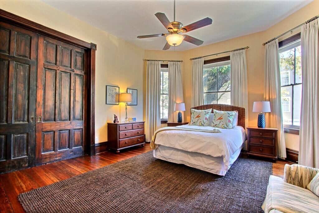 Photo of Livingroom in Savannah Victorian District