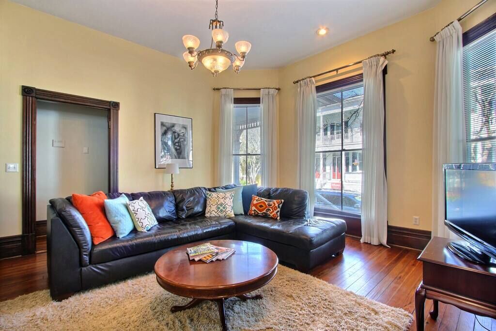Photo of Livingroom in Savannah Victorian District