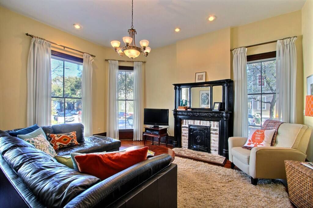 Photo of Livingroom in Savannah Victorian District