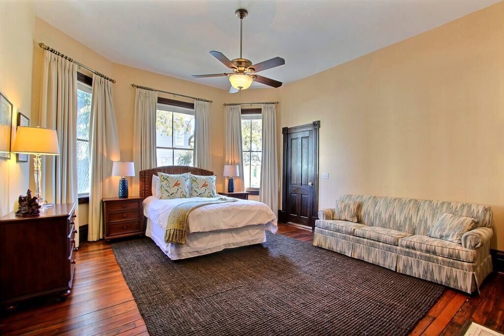 Photo of Livingroom in Savannah Victorian District