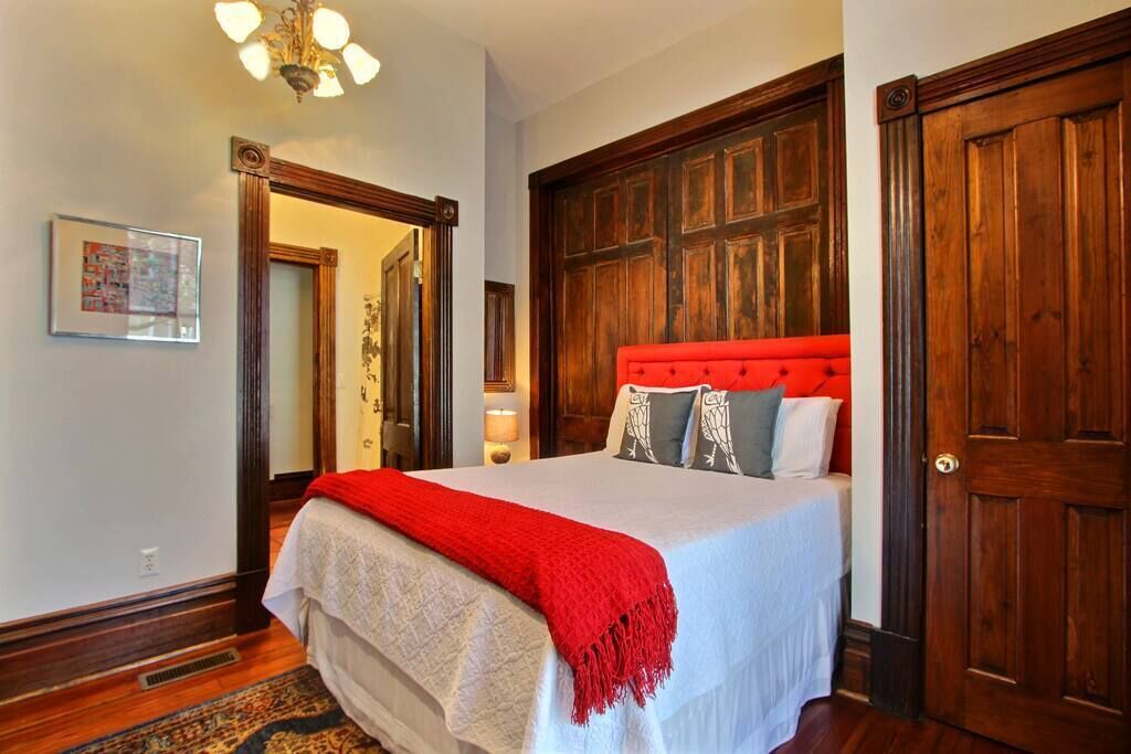 Photo of Livingroom in Savannah Victorian District