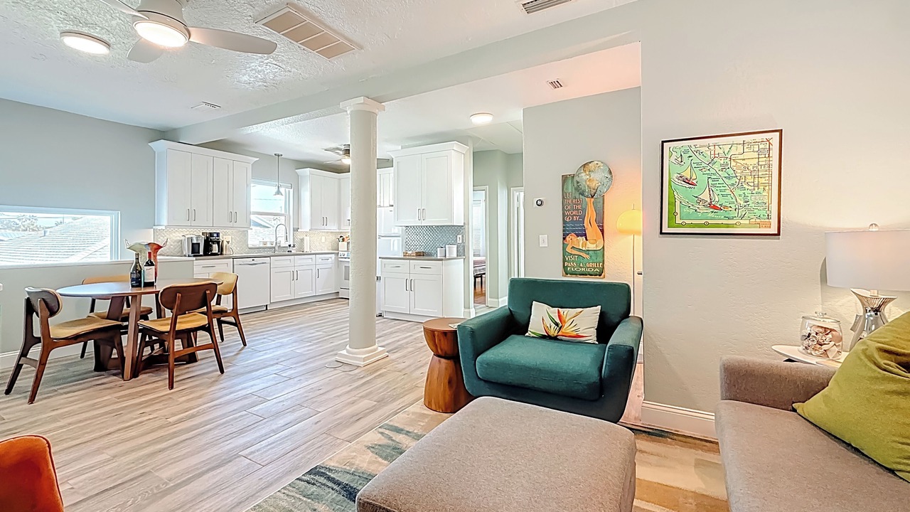 Photo of Livingroom in Pass-a-Grille