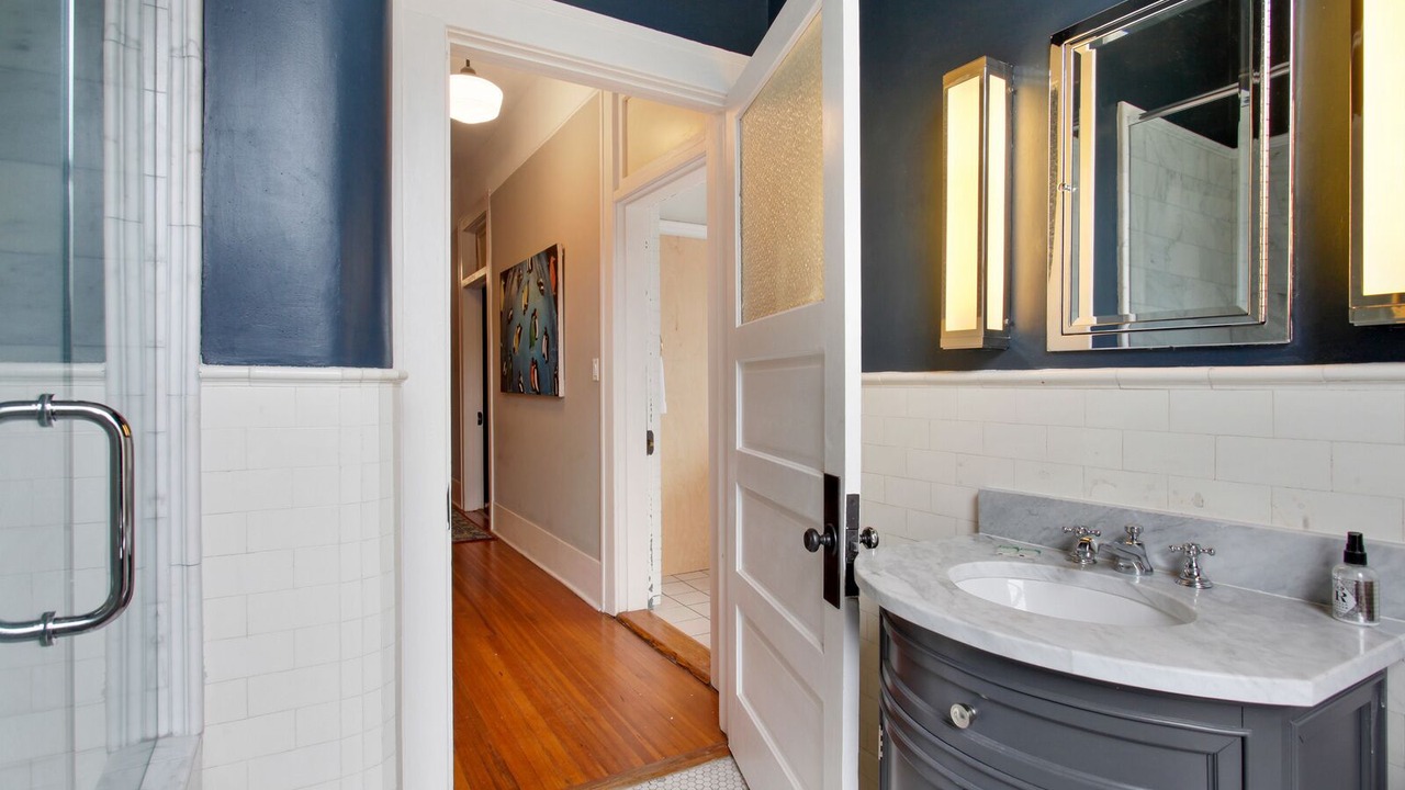 Photo of Bathroom in Dixon Park