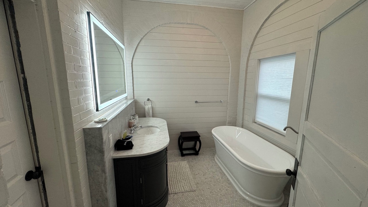 Photo of Bathroom in Dixon Park
