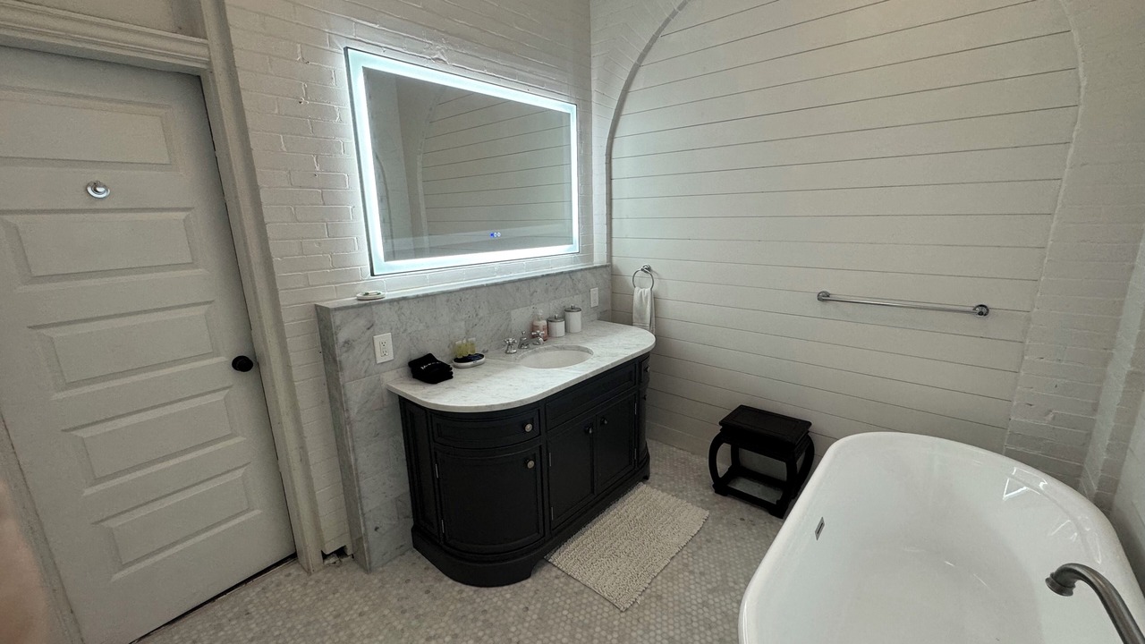 Photo of Bathroom in Dixon Park