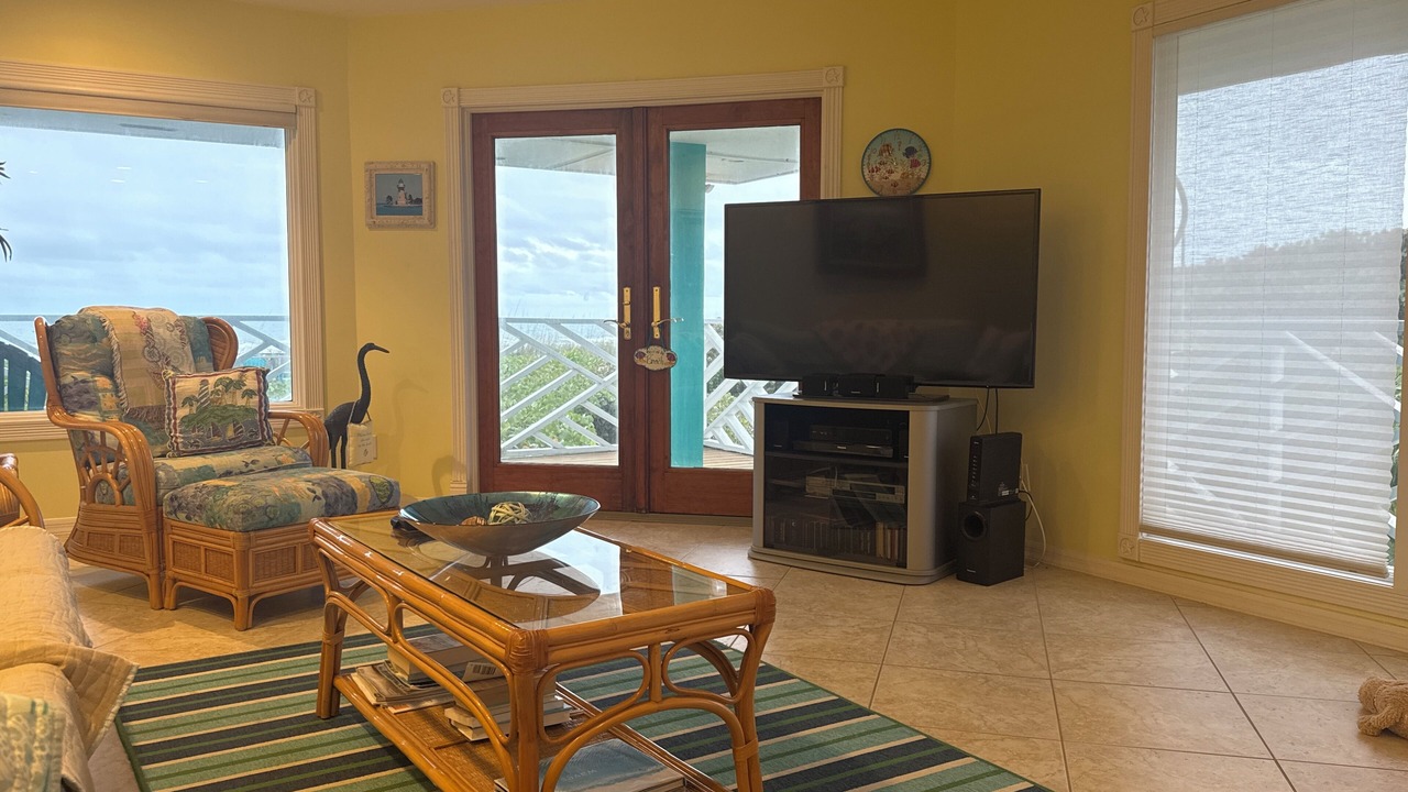 Photo of Livingroom in Ambersand Beach