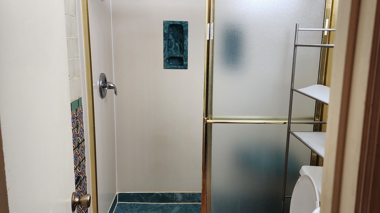 Photo of Bathroom in Folly Field