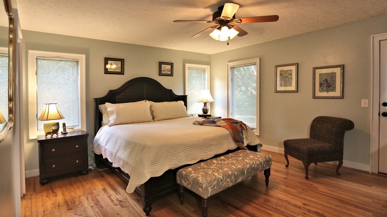 Photo of Bedroom in Townville