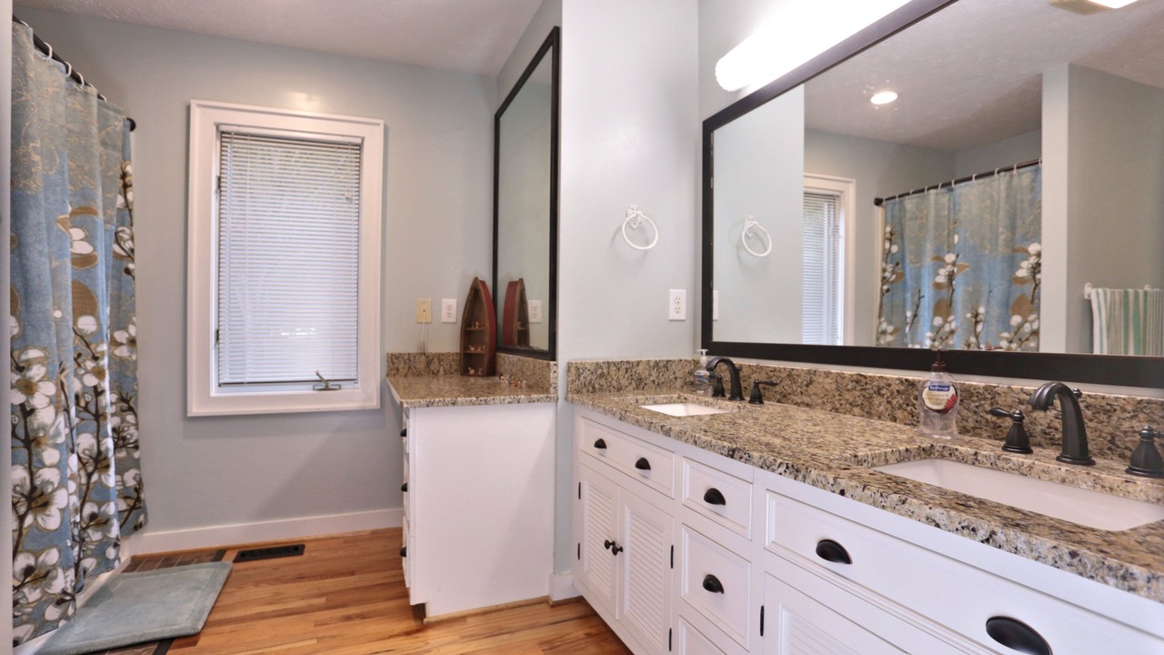 Photo of Bathroom in Townville